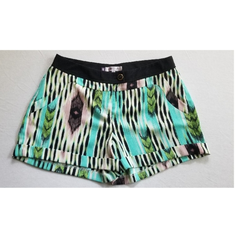 Jennifer Lopez shorts size 4